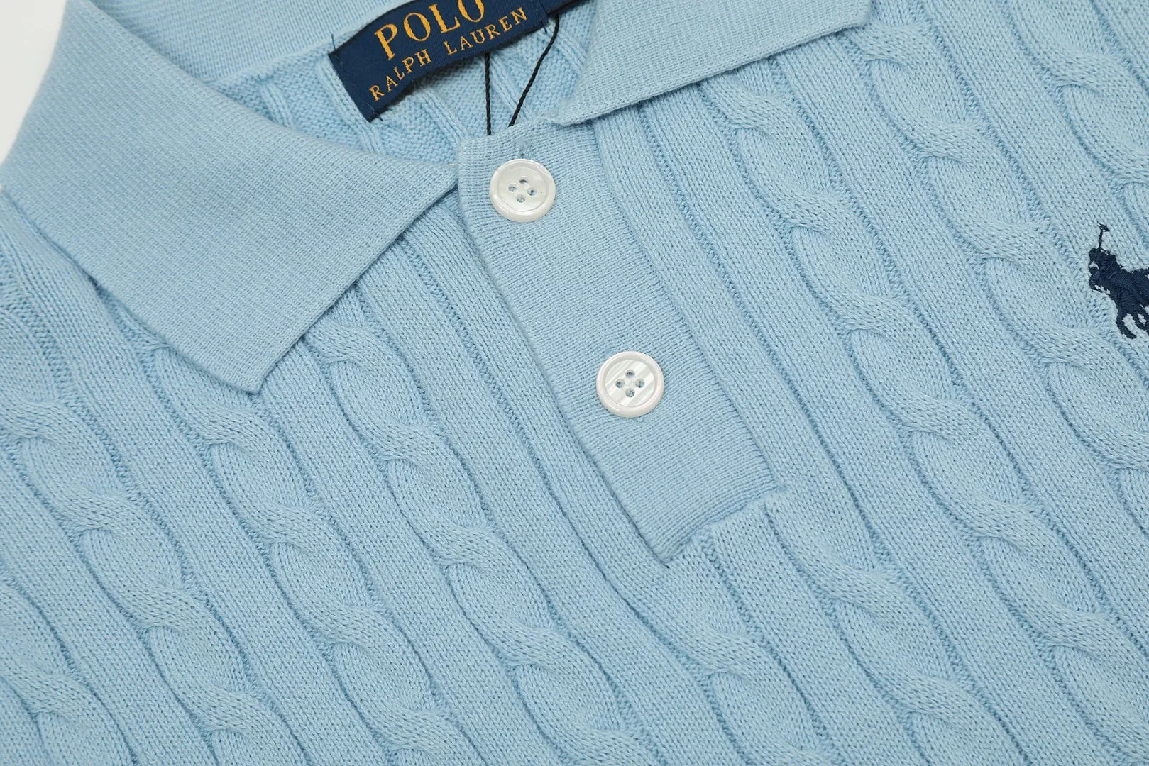 🅿️176 "Top quality" DS022# (not off the shelves all year round) [Ralph Lauren POLO lapel solid color pony embroidered logo knitted short sleeves] ✅Ralph Lauren Ralph Lauren classic basic versatile cardigan knitted short sleeves for all seasons ✅Main supplier platform live broadcast Wholesale entities Replenish when out of stock Not off the shelves ✅ZP quality 1:1 version Scan the code to enter the GF website Counter quality ✅Detailed quality The only one in Guangzhou Imported quality cotton yarn, focusing on high-end, cost-effective, good quality needless to say ✅The version is restored to the original order. The maximum size can be worn up to 160 pounds. Loose, comfortable and stress-free. ✅The upper body is simple and easy to match. A must-have for goddess ootd. Good-looking clothes are never picky. Must-have items in goddess wardrobe recommended. Size: S-L. Color: White, gray, light pink, light blue, yellow, khaki, purple, colorful blue, navy, black, Chinese red.